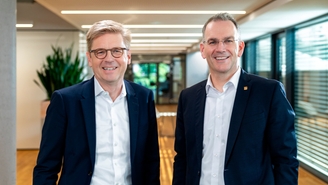 Mats Gökstorp, CEO de SICK AG y Peter Selders, CEO del Grupo Endress+Hauser.