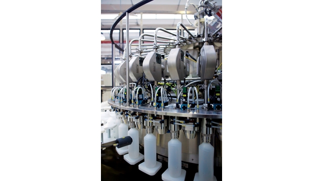 Varios caudalímetros Coriolis de Endress+Hauser montados en una aplicación de llenado