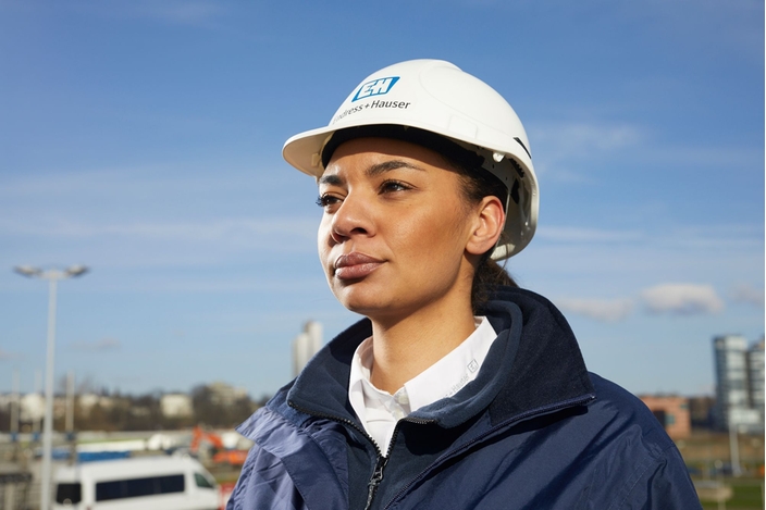 Cliente con equipos Bluetooth® en una depuradora de aguas residuales