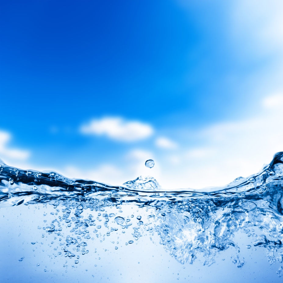 Agua potable clara y purificada