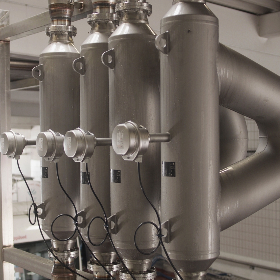 Recepción de leche cruda en una empresa de productos lácteos